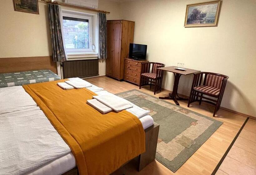 标准三人间, Kántás Vendégház Tihany