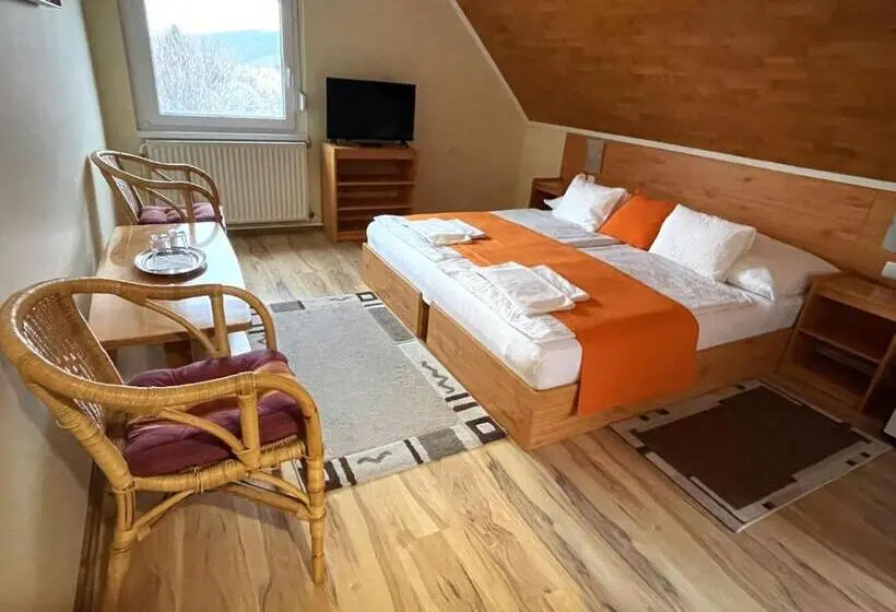 Standard-huone Järvinäkymä, Kántás Vendégház Tihany