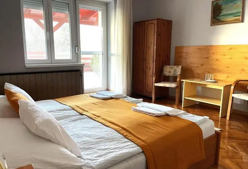 Standard-huone Sisäpuolella, Kántás Vendégház Tihany