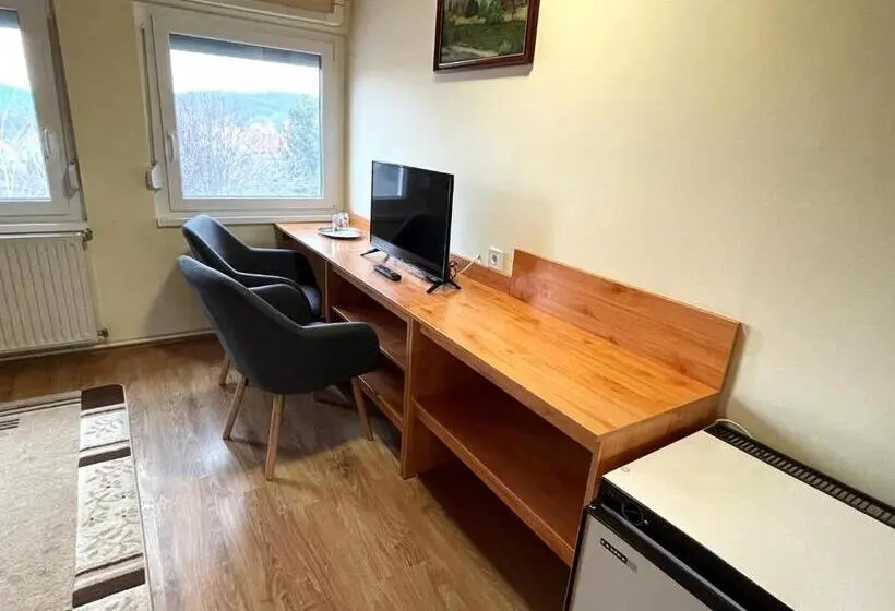 Standard-huone Puutarhanäkymä, Kántás Vendégház Tihany