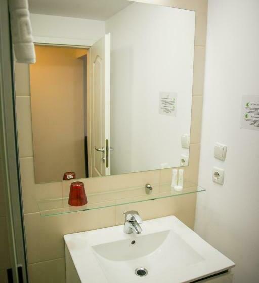 スタンダードルーム, May Residence