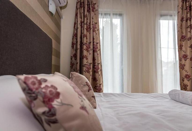 コンフォートルーム, May Residence