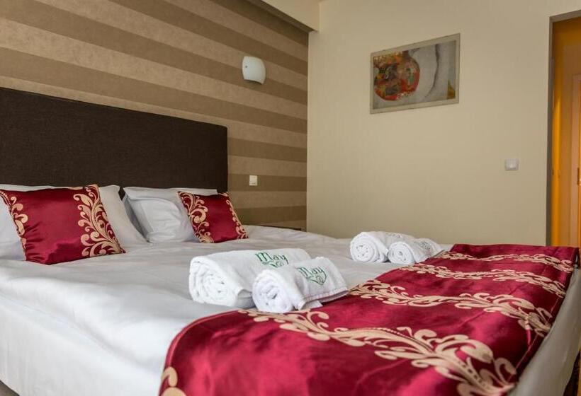 コンフォートルーム, May Residence