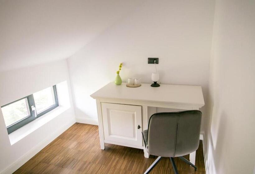 スーペリアトリプルルーム, May Residence