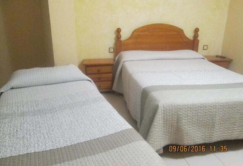 Четырехместный Номер Стандарт, Pensio L'avi Pep