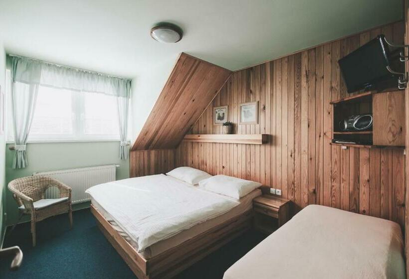 标准三人间, Rodinný Resort Uko