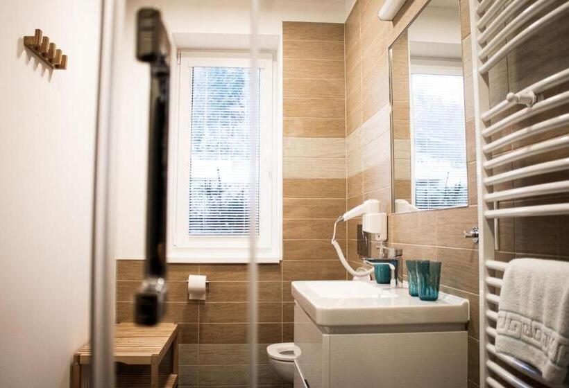 اتاق لوکس, Rodinný Resort Uko