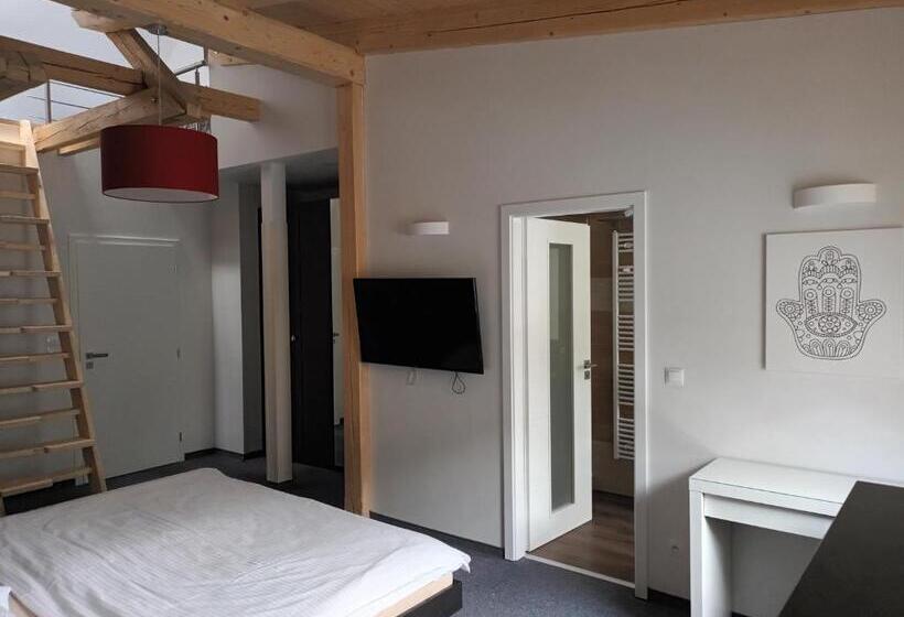 سوییت لوکس, Rodinný Resort Uko