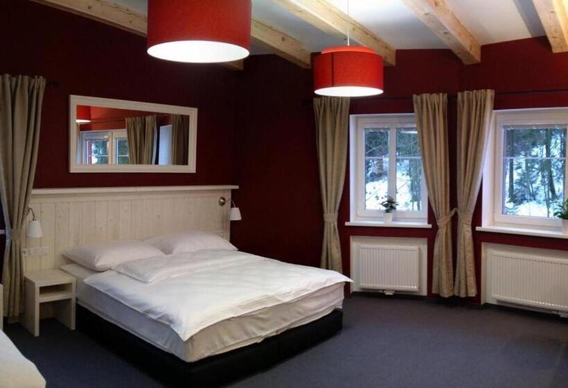 豪华三人间, Rodinný Resort Uko