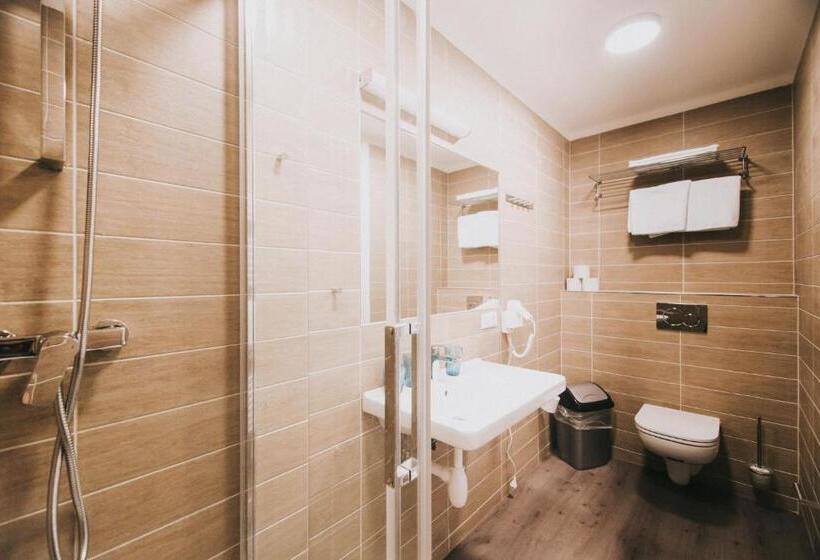 豪华三人间, Rodinný Resort Uko