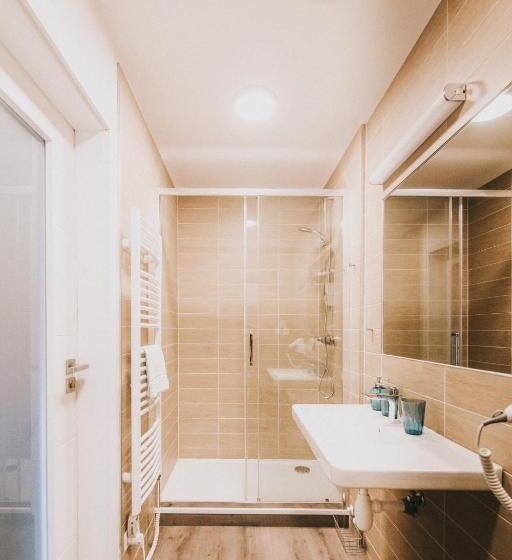 豪华三人间, Rodinný Resort Uko