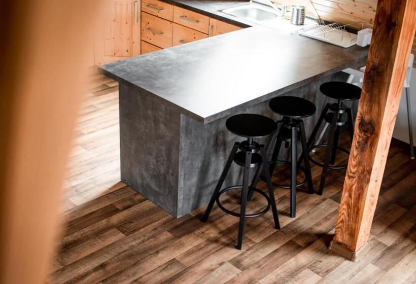 سوییت لوکس, Rodinný Resort Uko