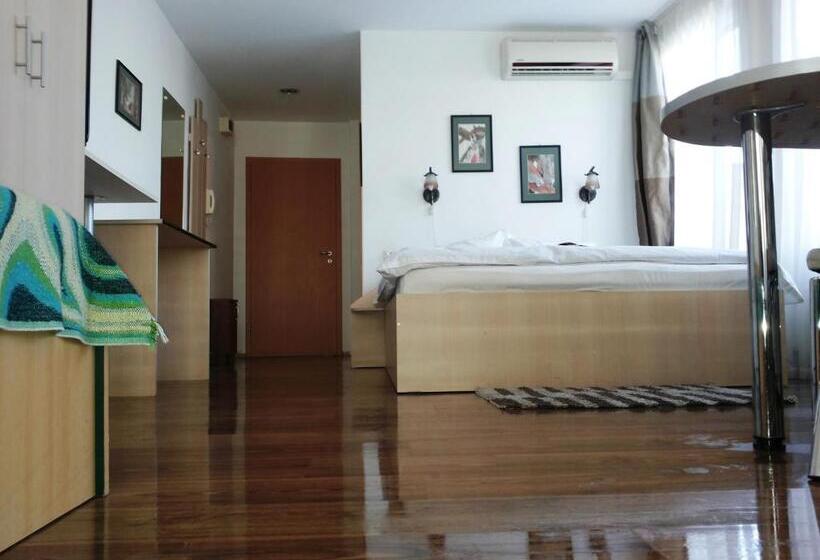 Студия Стандарт, Lucas 10 Apartments