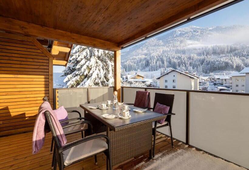 דירת שלושה חדרים, Brixentalerhof