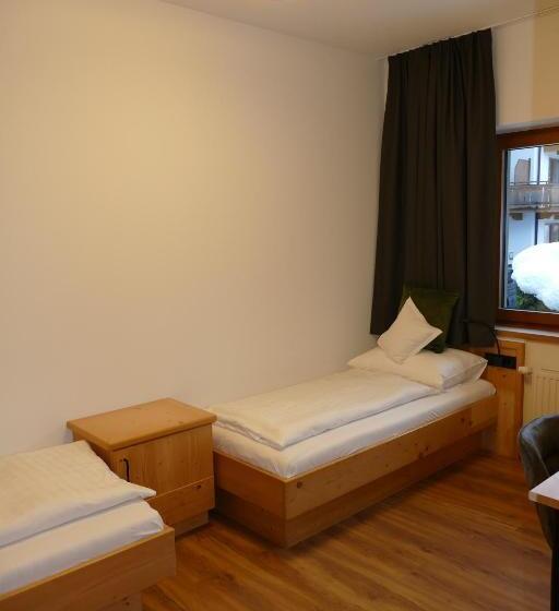 דירת שני חדרים, Brixentalerhof