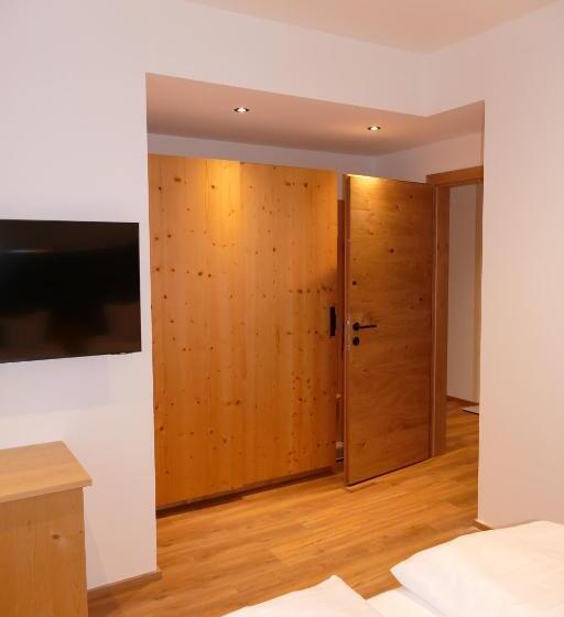 דירת שני חדרים, Brixentalerhof