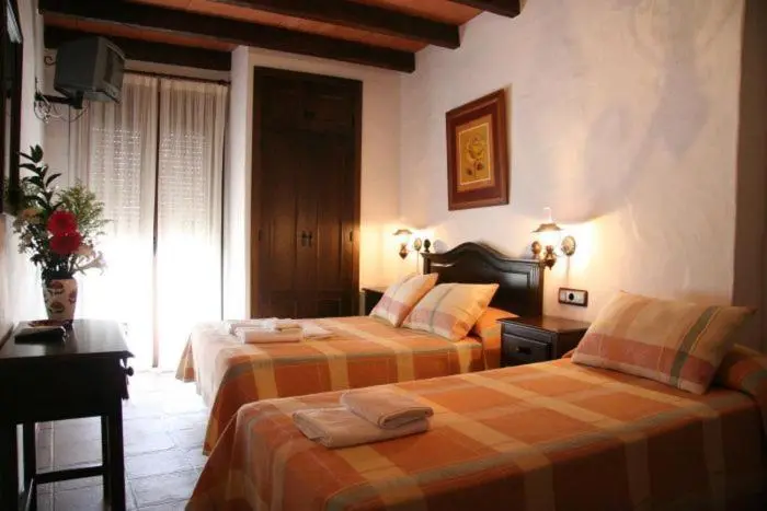 اتاق استاندارد سه نفره, Hostal Torre De Guzmán