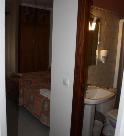 スタンダードトリプルルーム, Hostal Torre De Guzmán