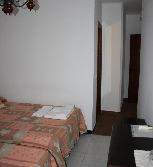 スタンダードトリプルルーム, Hostal Torre De Guzmán