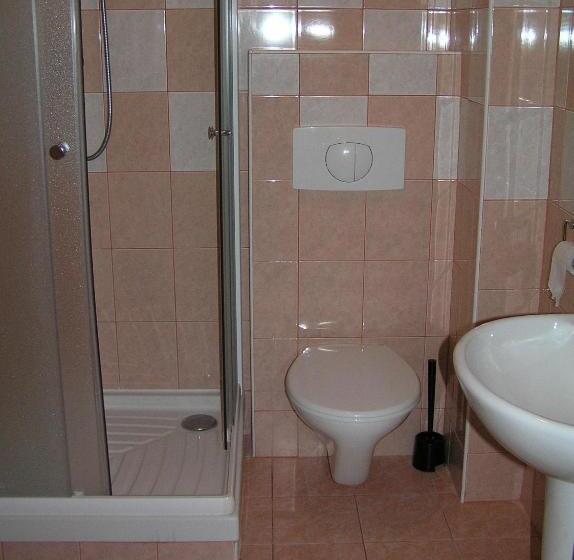 חדר סטנדרט לשלושה, Penzion Malaika