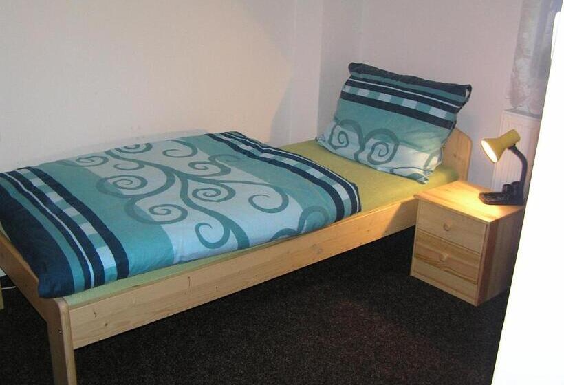 חדר סטנדרט לשלושה, Penzion Malaika