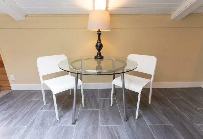 اتاق لوکس با تخت بزرگ, Banff Boutique Inn Adults Only
