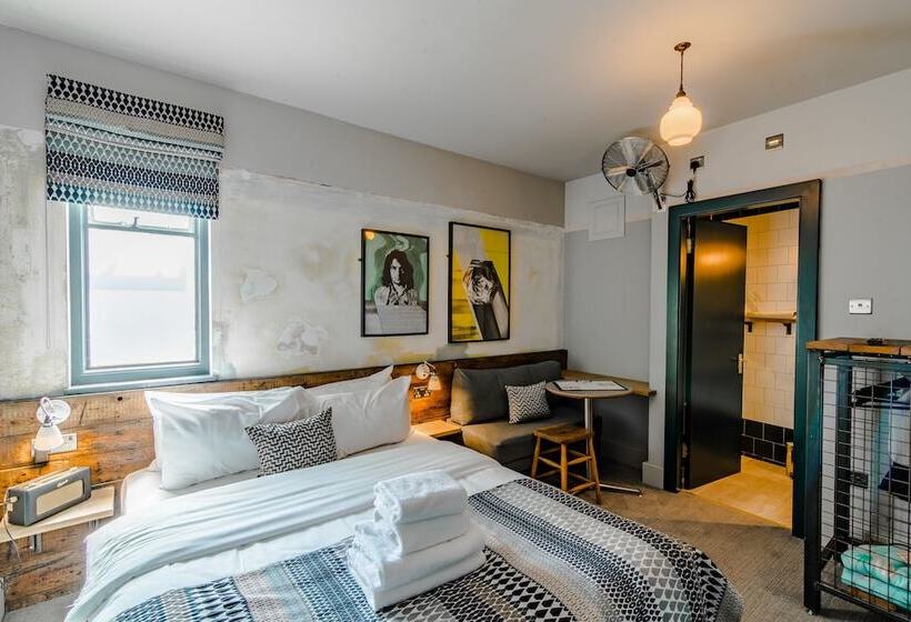 غرفة قياسية سرير كينج, The Waterman