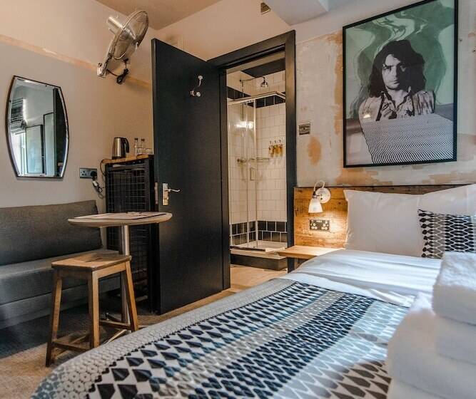 غرفة قياسية سرير كينج, The Waterman