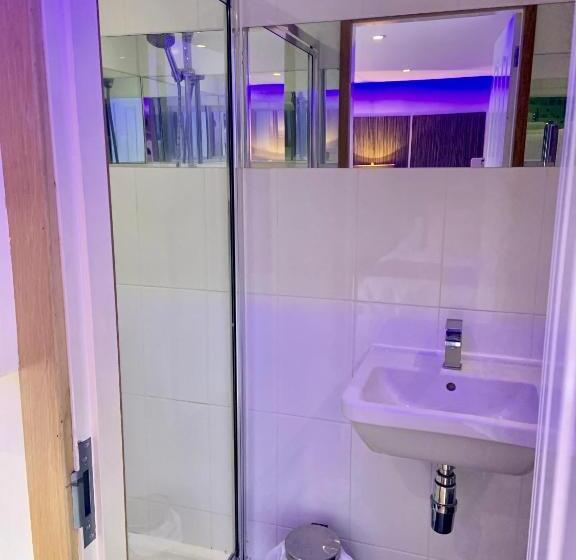 חדר סטנדרט, The Wilson Arms