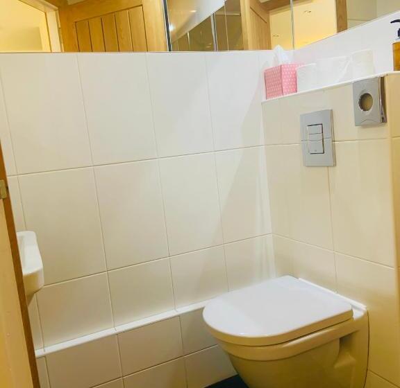 스탠다드 룸, The Wilson Arms