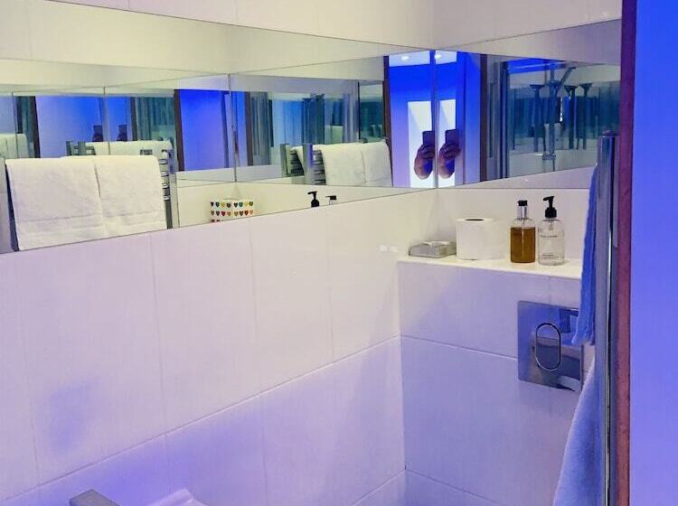 חדר סטנדרט, The Wilson Arms