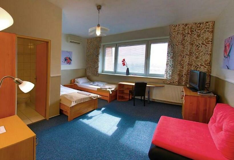 Номер Стандарт Трехместный, Penzion Tofi