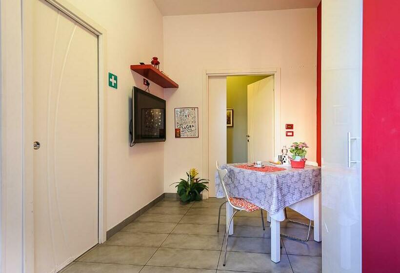 Номер Стандарт, Adriatic Room 50 M Dalla Stazione Ferroviaria Di Ciampino E Dalla Navetta Aeroportuale