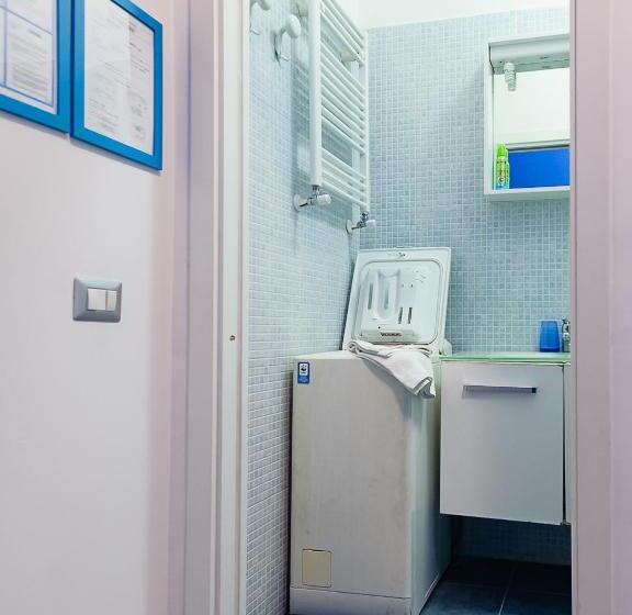 Номер Стандарт, Adriatic Room 50 M Dalla Stazione Ferroviaria Di Ciampino E Dalla Navetta Aeroportuale