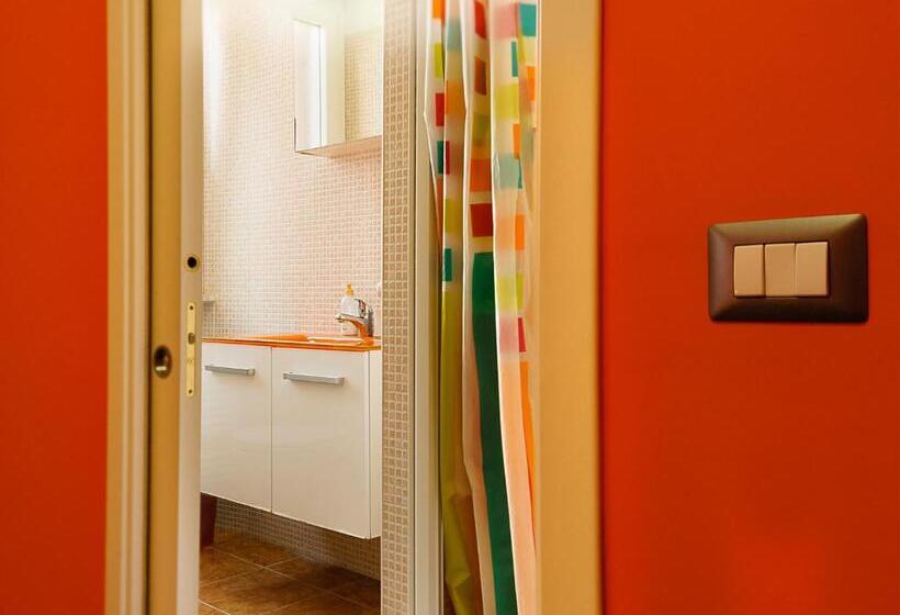 Номер Стандарт, Adriatic Room 50 M Dalla Stazione Ferroviaria Di Ciampino E Dalla Navetta Aeroportuale