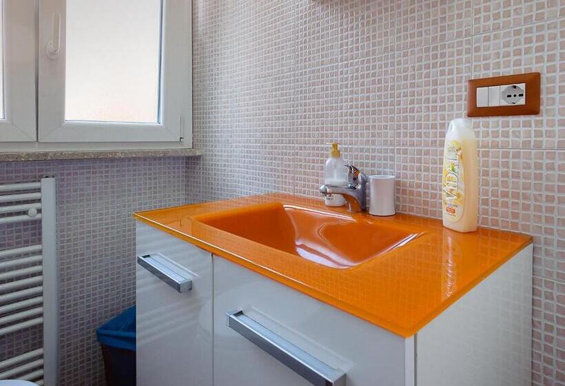 Номер Стандарт, Adriatic Room 50 M Dalla Stazione Ferroviaria Di Ciampino E Dalla Navetta Aeroportuale