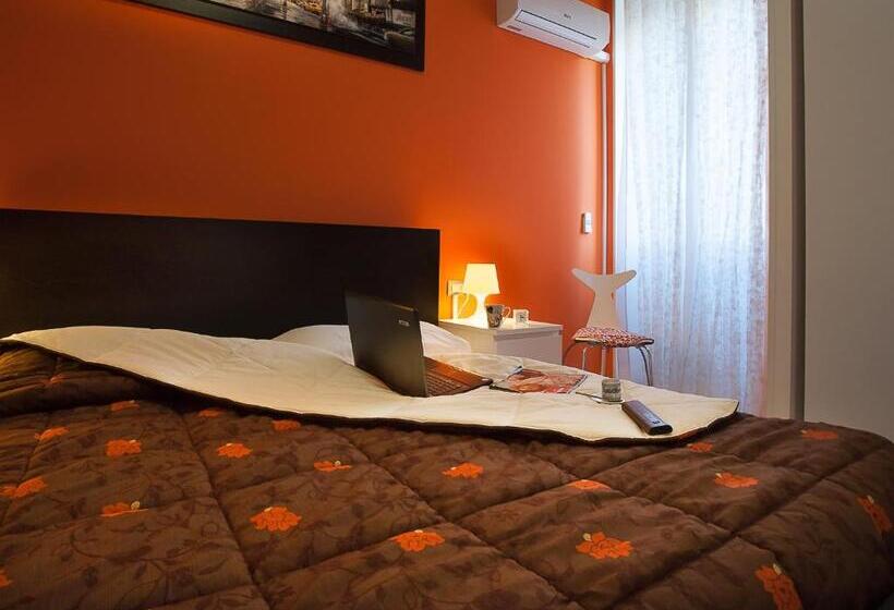 Номер Стандарт, Adriatic Room 50 M Dalla Stazione Ferroviaria Di Ciampino E Dalla Navetta Aeroportuale