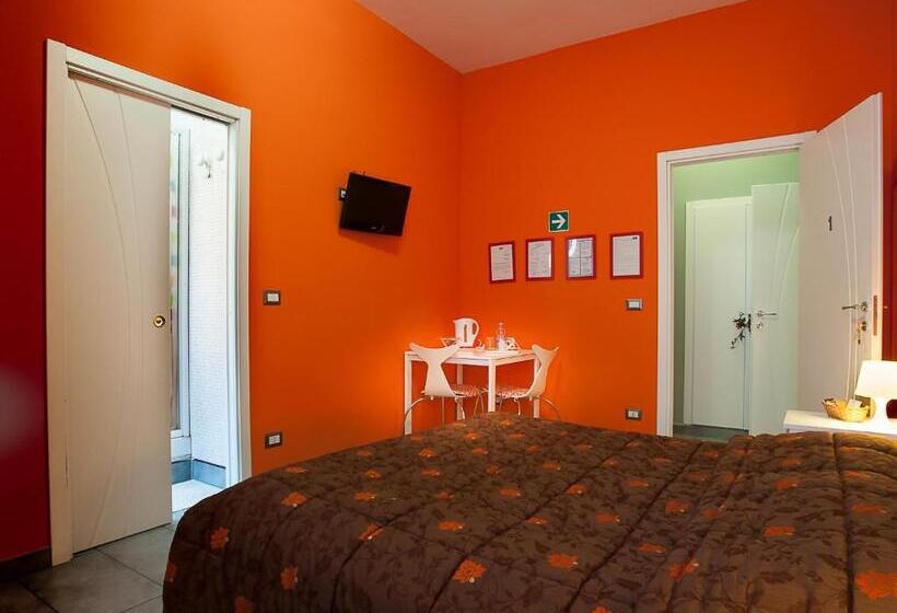 Номер Стандарт, Adriatic Room 50 M Dalla Stazione Ferroviaria Di Ciampino E Dalla Navetta Aeroportuale