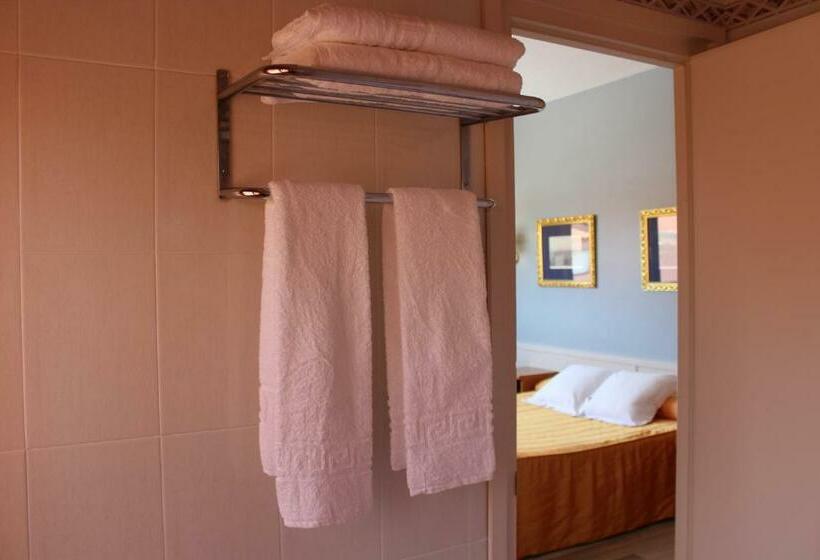 スタンダードルーム, Hostal Montserrat
