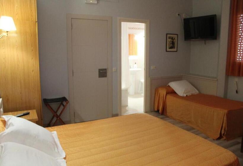 חדר סטנדרט לשלושה, Hostal Montserrat