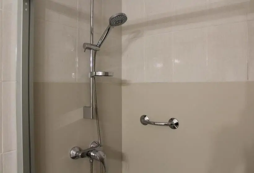 Chambre Triple Standard, Hostal Montserrat