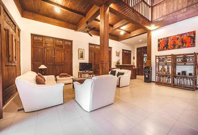 豪华房间, The Studio