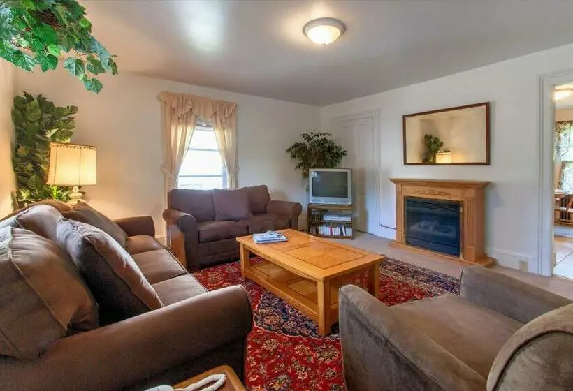 ２ベッドルームハウス, Village Suites