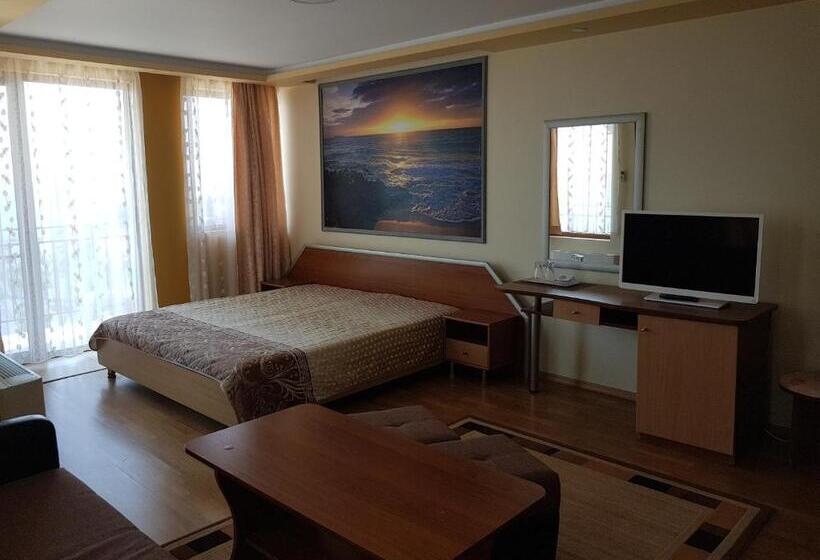 オーシャンビュースイート, Guest House Ianis Paradise