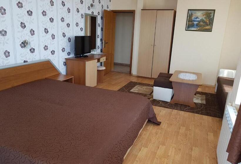 オーシャンビュースイート, Guest House Ianis Paradise