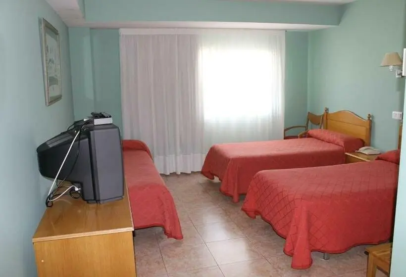 スタンダードトリプルルーム, Hostal Sandino