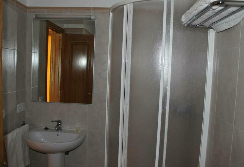 חדר סטנדרט לשלושה, Hostal Sandino