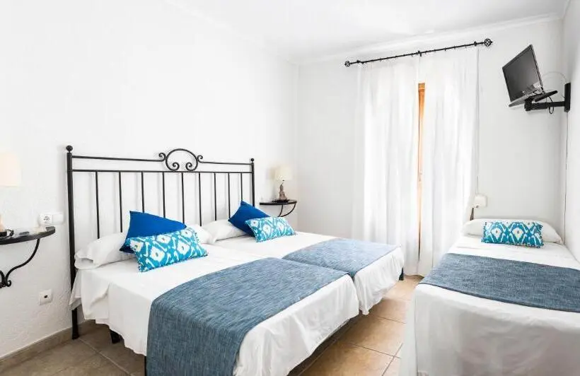 スタンダードトリプルルーム, Hostal Tres Molins