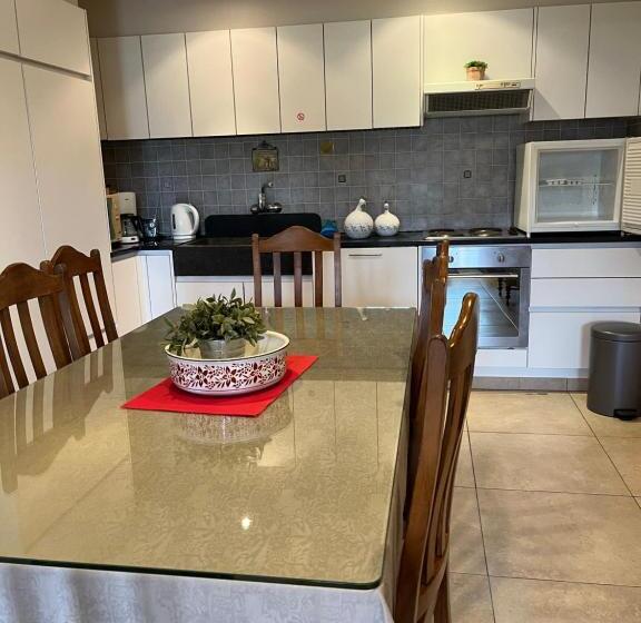 침실 2개 주택, Hove Ter Hille