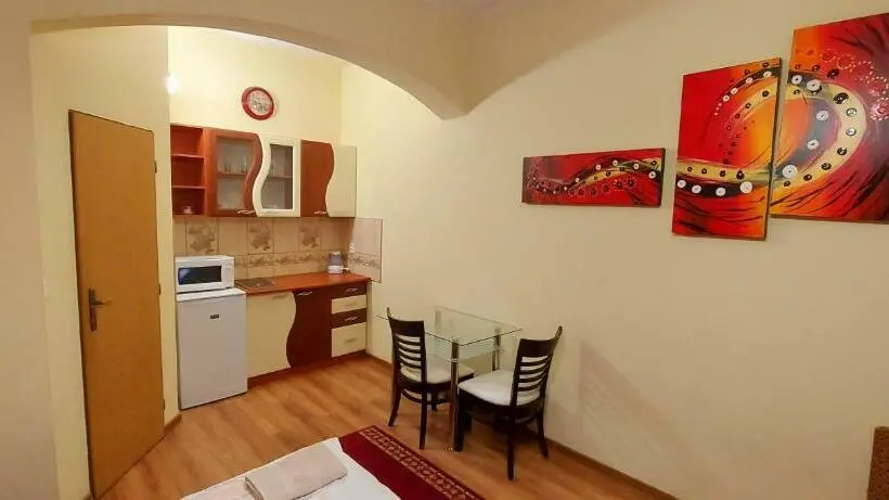 استودیوی استاندارد, Penzión Korzo